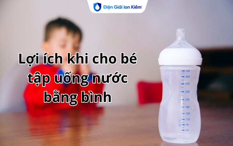 Lợi ích khi cho bé tập uống nước bằng bình Lợi ích khi cho bé tập uống nước bằng bình