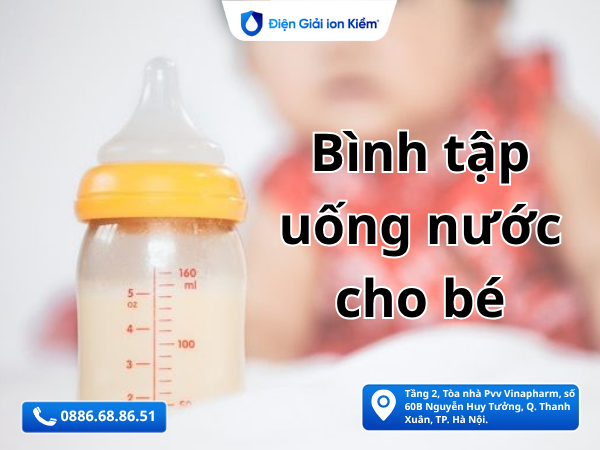 ảnh Bình tập uống nước cho bé – Lợi ích, cách chọn và sử dụng an toàn